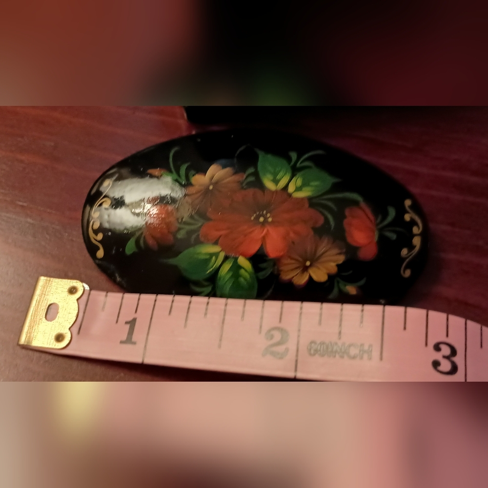 Hand-Painted Black Lacquer Trinket Boxe with Floral & Folklore Scene & Pin - Picture 8 of 9